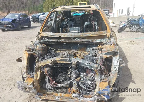 2022 Toyota Rav4 Xle Premium z USA, uszkodzony, nr VIN 2T3A1RFV0NW263679